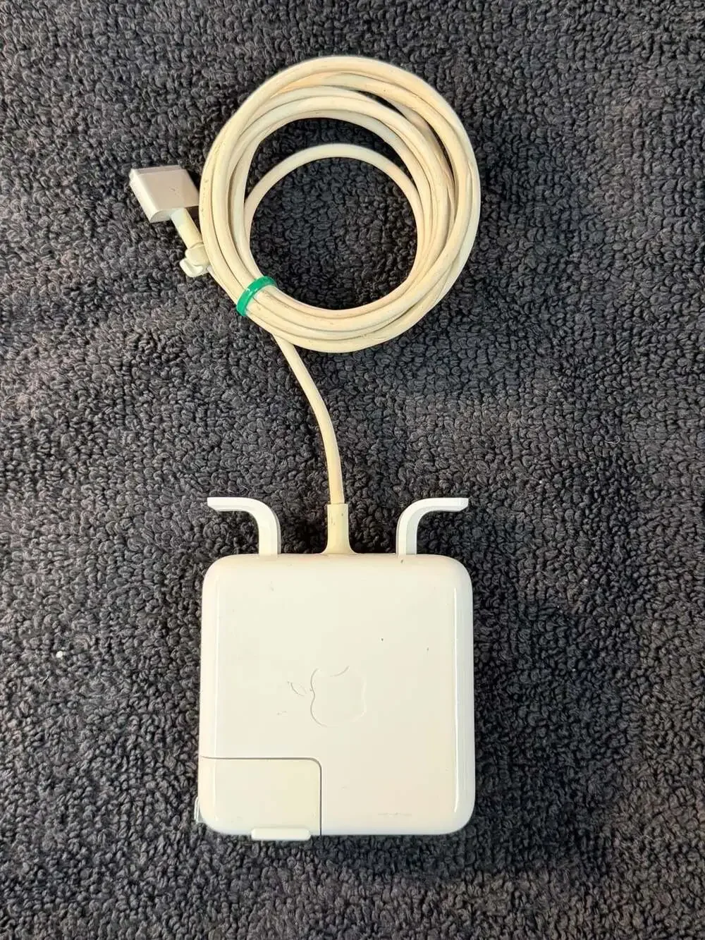 Apple 45W MagSafe 2 Power Adapter Model A1436 for MacBook Air tested